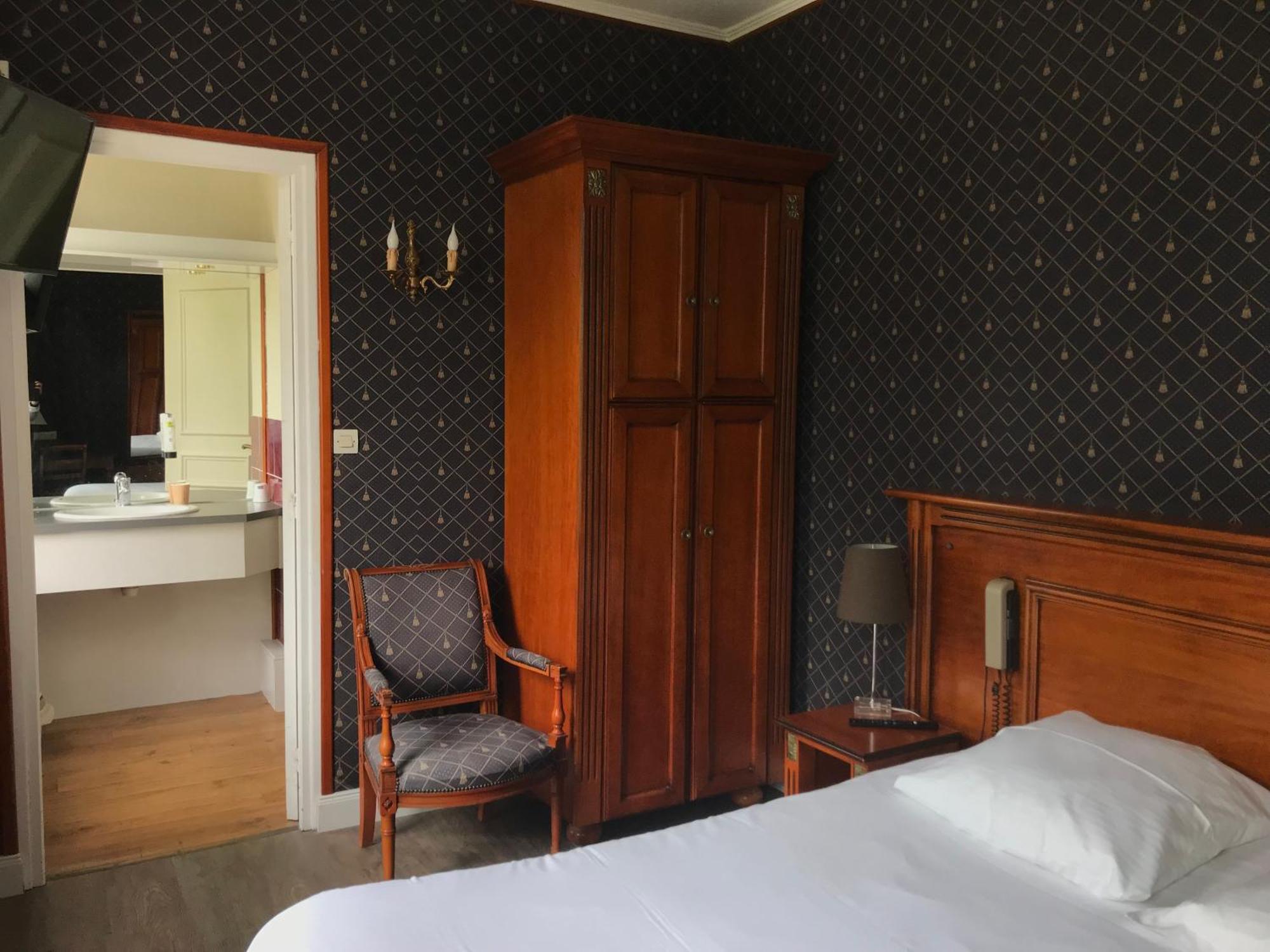 Logis Hotel & Restaurant - Le Chateau Des Tourelles 3 Etoiles Le Wast Eksteriør bilde