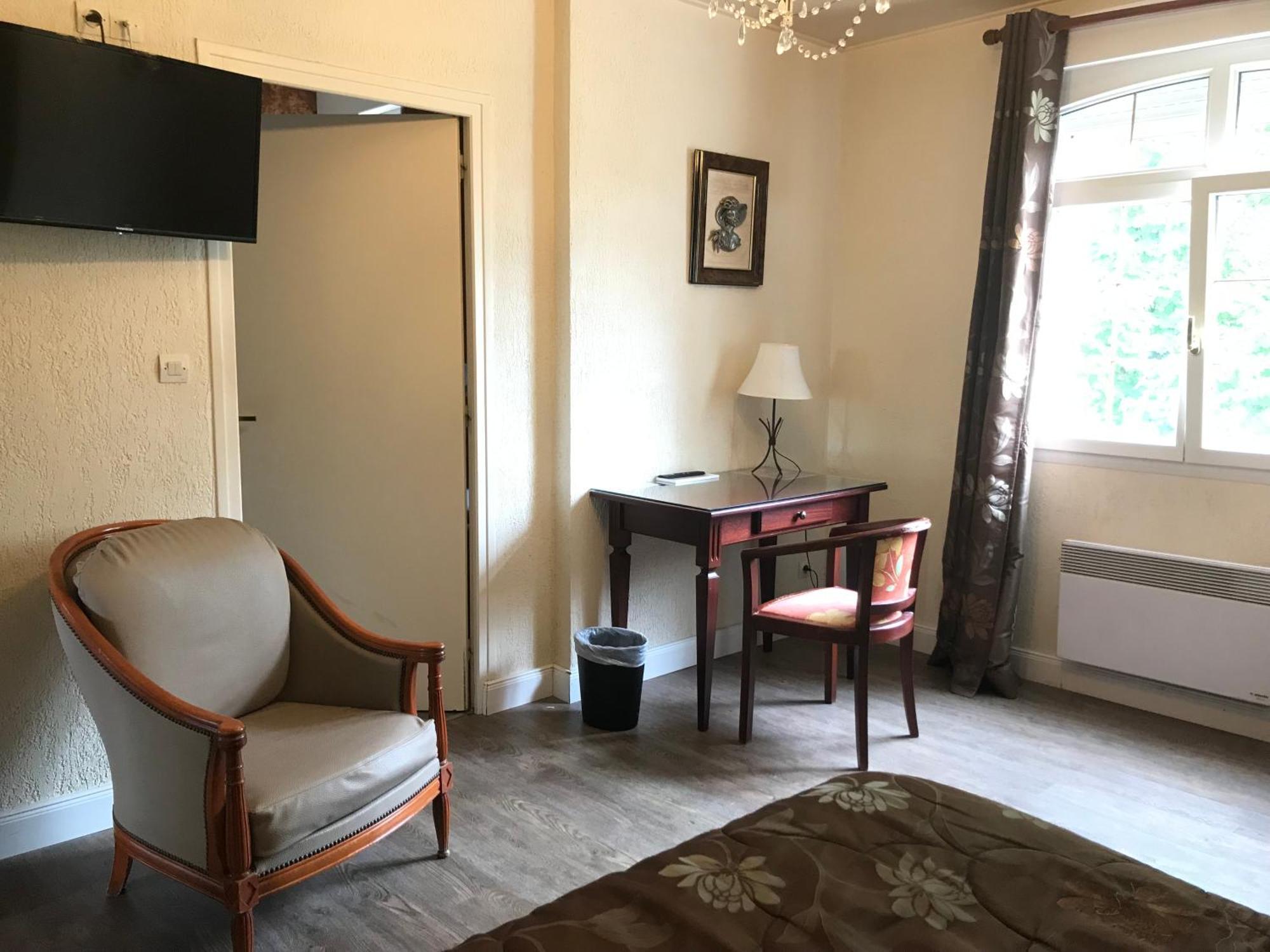Logis Hotel & Restaurant - Le Chateau Des Tourelles 3 Etoiles Le Wast Eksteriør bilde