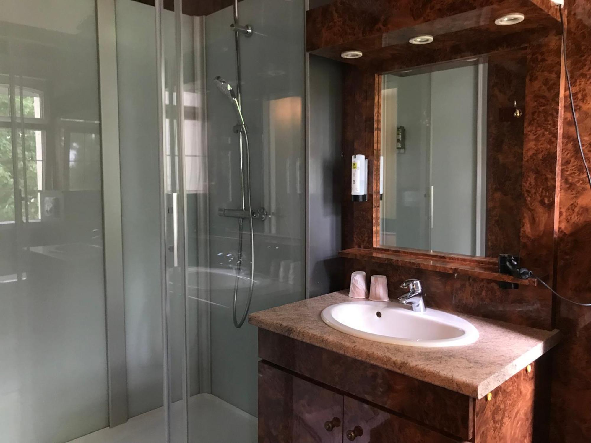 Logis Hotel & Restaurant - Le Chateau Des Tourelles 3 Etoiles Le Wast Eksteriør bilde
