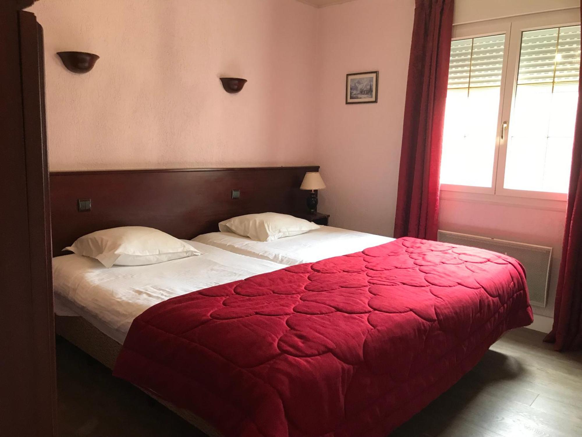 Logis Hotel & Restaurant - Le Chateau Des Tourelles 3 Etoiles Le Wast Eksteriør bilde