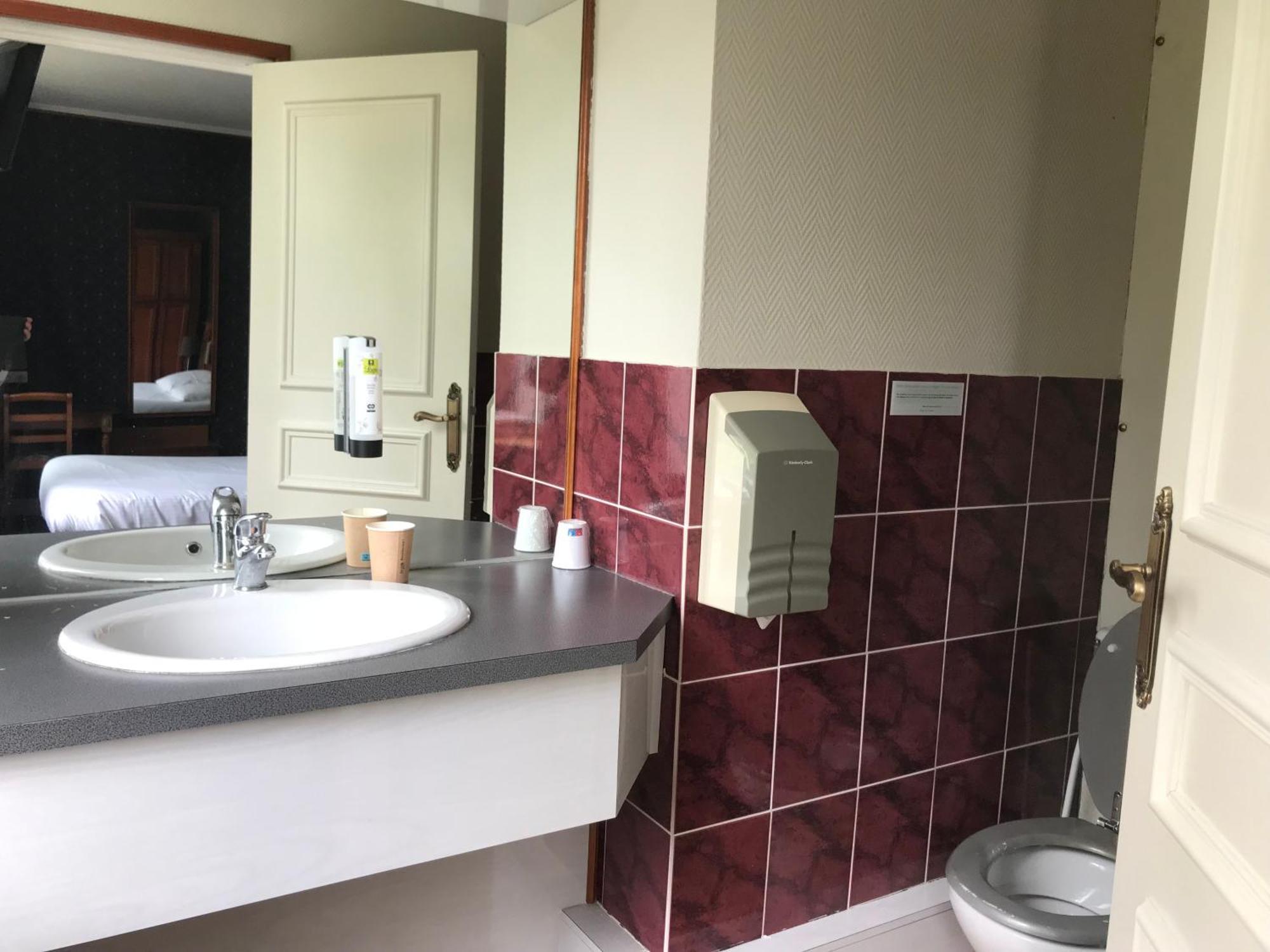 Logis Hotel & Restaurant - Le Chateau Des Tourelles 3 Etoiles Le Wast Eksteriør bilde