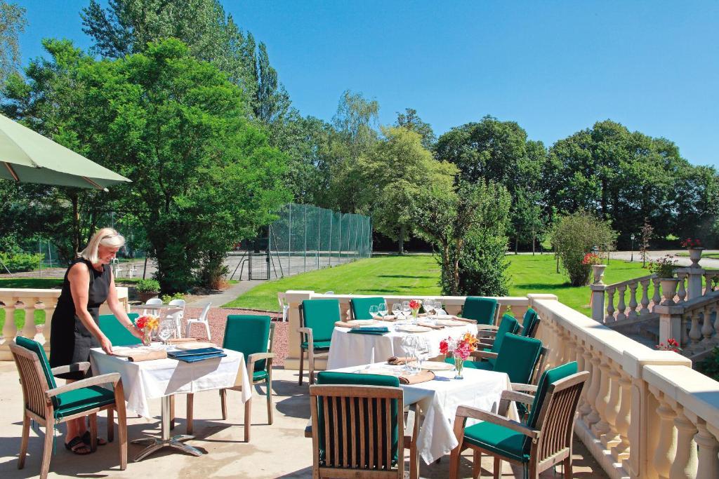 Logis Hotel & Restaurant - Le Chateau Des Tourelles 3 Etoiles Le Wast Eksteriør bilde