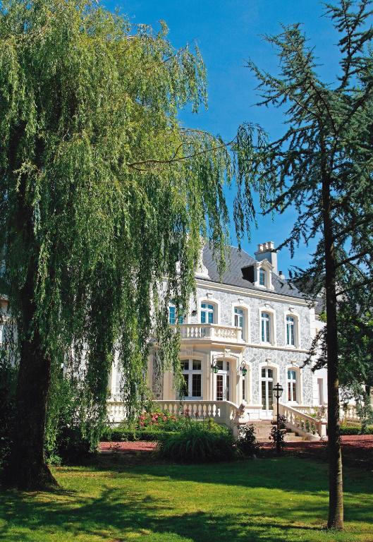 Logis Hotel & Restaurant - Le Chateau Des Tourelles 3 Etoiles Le Wast Eksteriør bilde