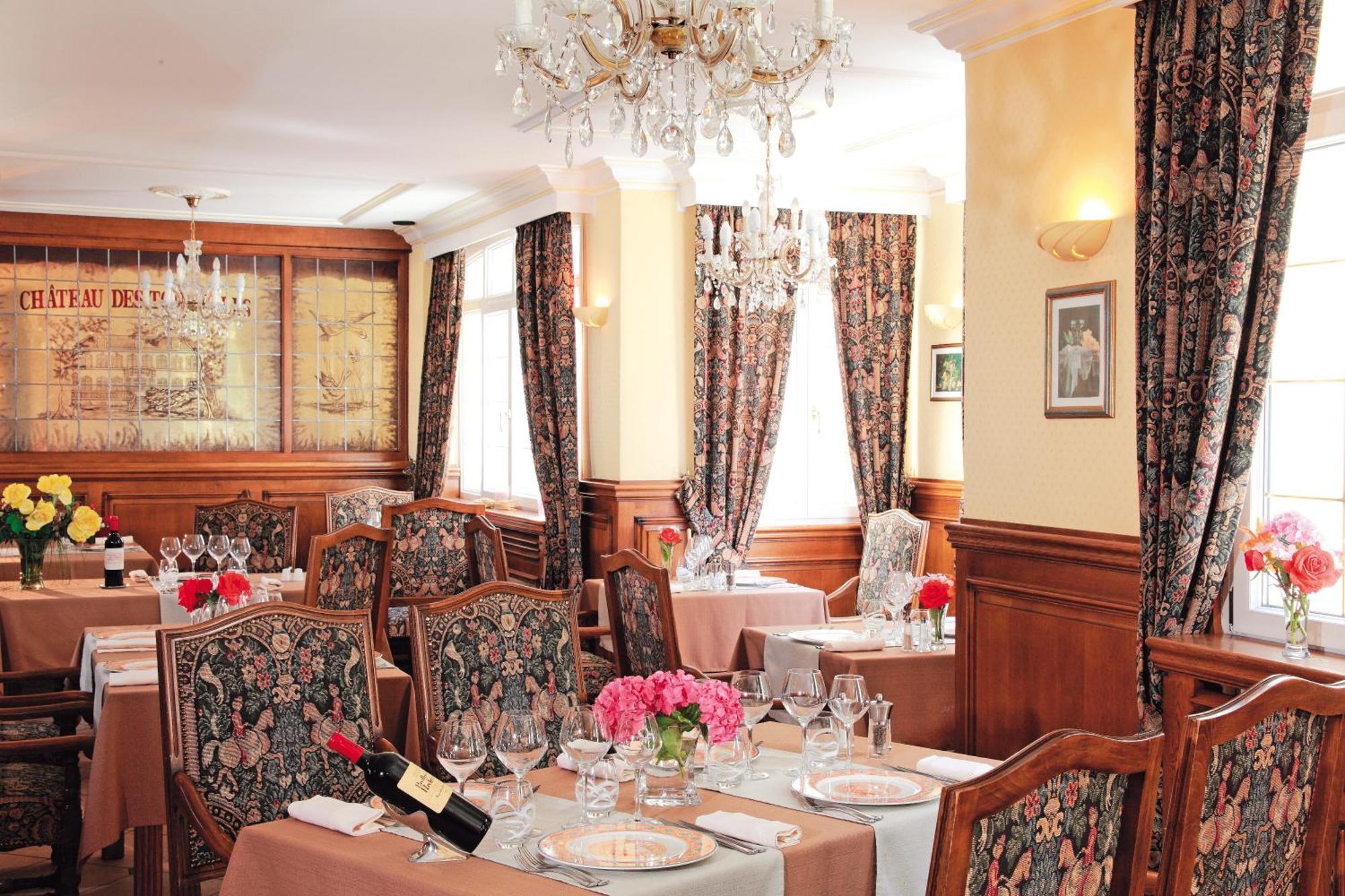 Logis Hotel & Restaurant - Le Chateau Des Tourelles 3 Etoiles Le Wast Eksteriør bilde