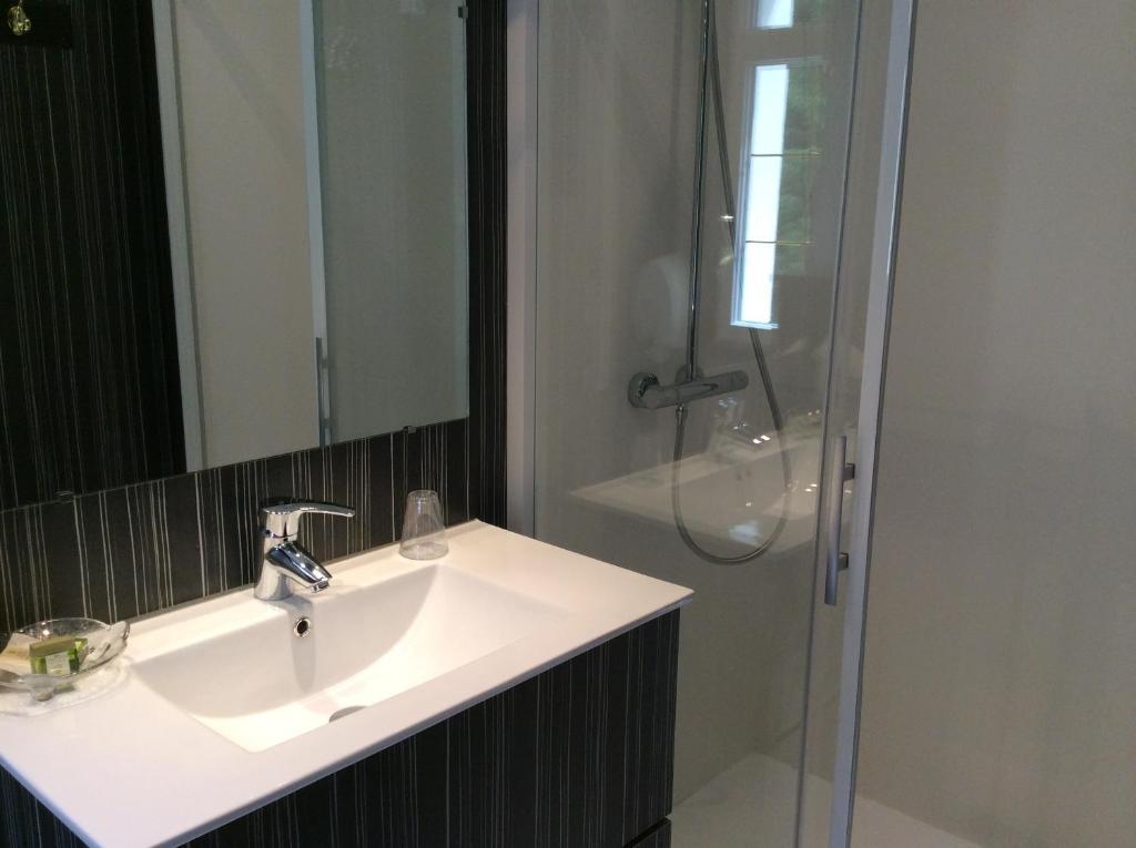 Logis Hotel & Restaurant - Le Chateau Des Tourelles 3 Etoiles Le Wast Rom bilde