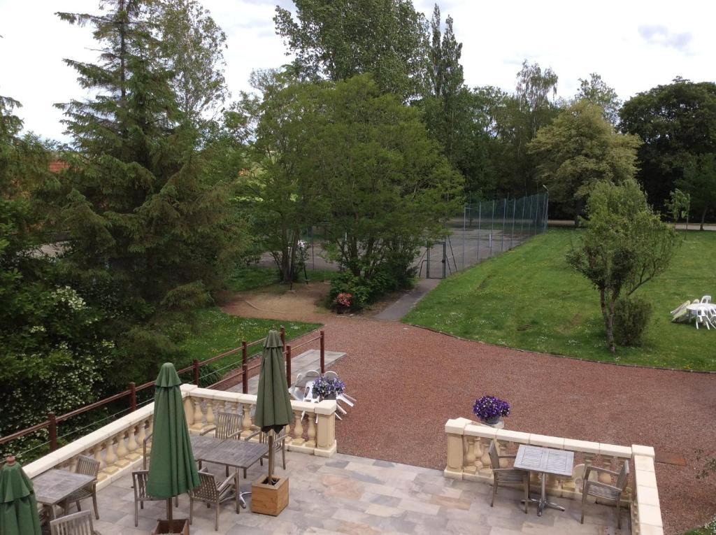 Logis Hotel & Restaurant - Le Chateau Des Tourelles 3 Etoiles Le Wast Eksteriør bilde
