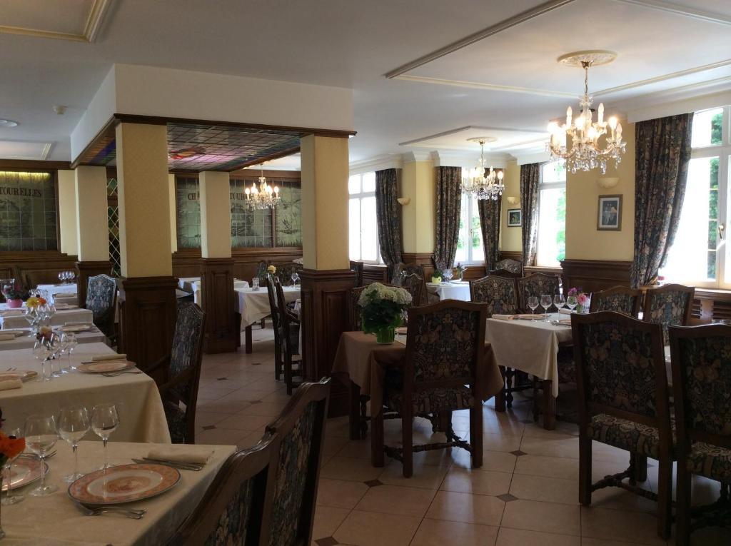 Logis Hotel & Restaurant - Le Chateau Des Tourelles 3 Etoiles Le Wast Eksteriør bilde