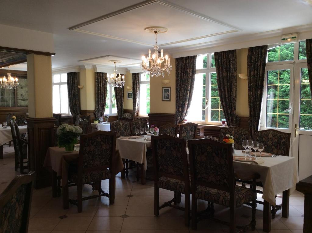 Logis Hotel & Restaurant - Le Chateau Des Tourelles 3 Etoiles Le Wast Eksteriør bilde